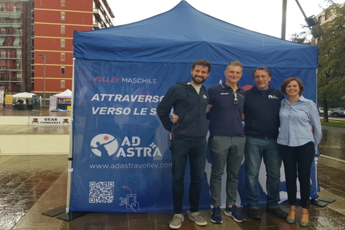 Stand di Ad Astra alla Festa dello Sport dei Sesto San Giovanni, con Massimo Sala, Presidente Fipav - Comitato Territoriale Milano Monza Lecco