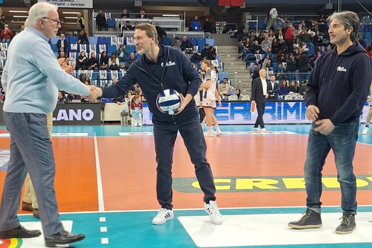 Premiazione di Ad Astra all'Allianz Cloud per l'impegno nel sitting volley